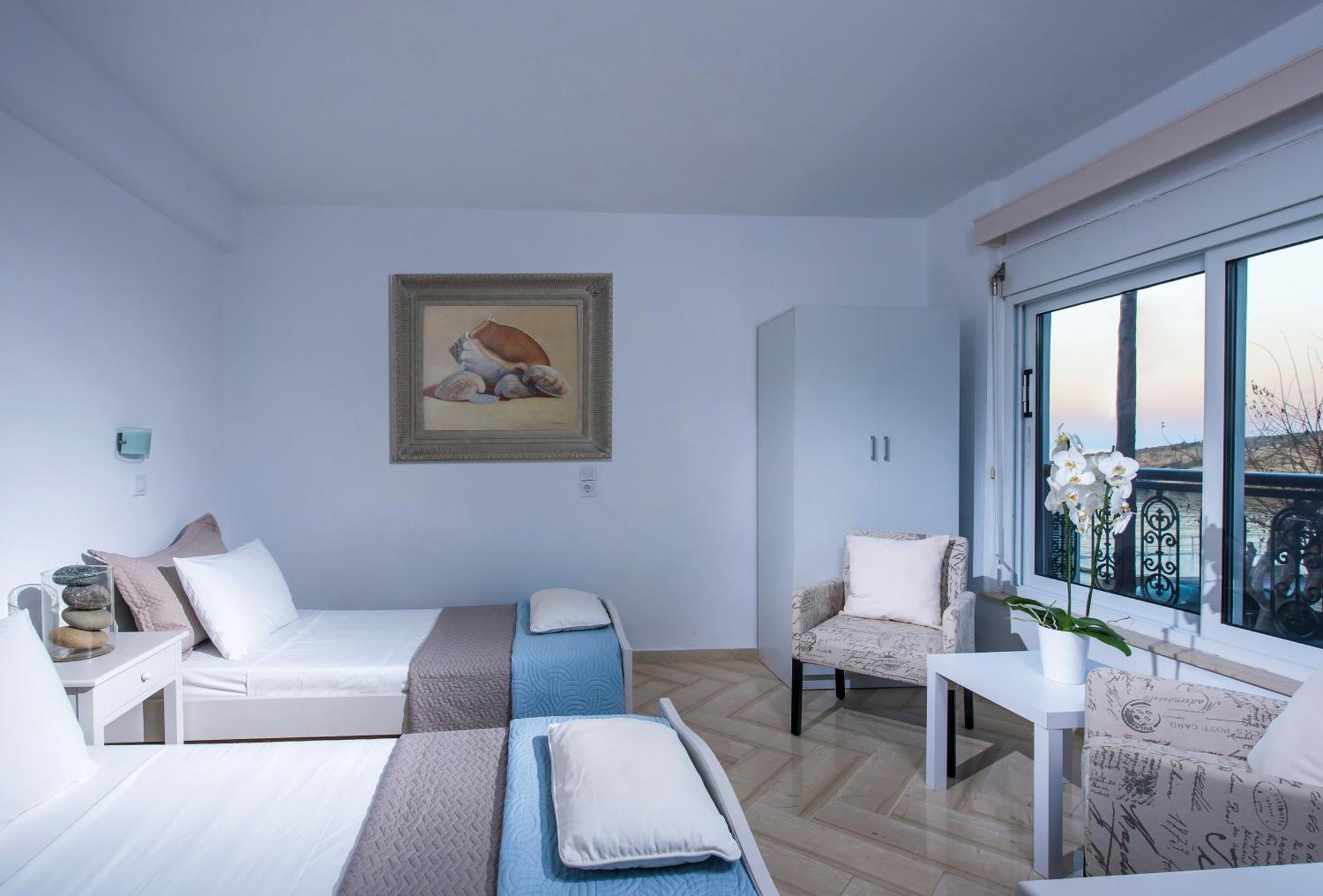 One-Bedroom Apartment with Side Sea View,699016119:JPEG